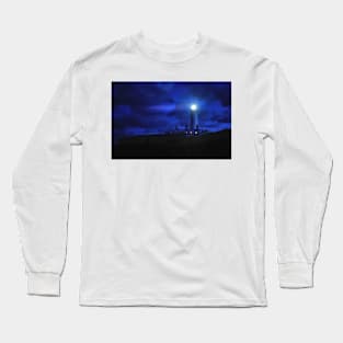 Light flash from the Mull of Galloway lighthouse, Scotland Long Sleeve T-Shirt